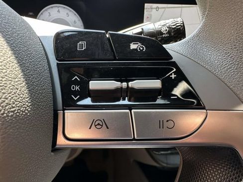 Used 2024 Hyundai Elantra SEL FWD image 29