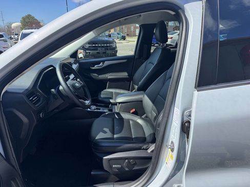 Used 2025 Ford Escape Platinum image 7