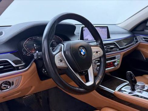 Used 2022 BMW 740i w/ Premium Package RWD image 22