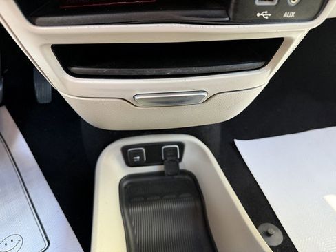 Used 2017 Chrysler Pacifica Touring-L FWD image 35