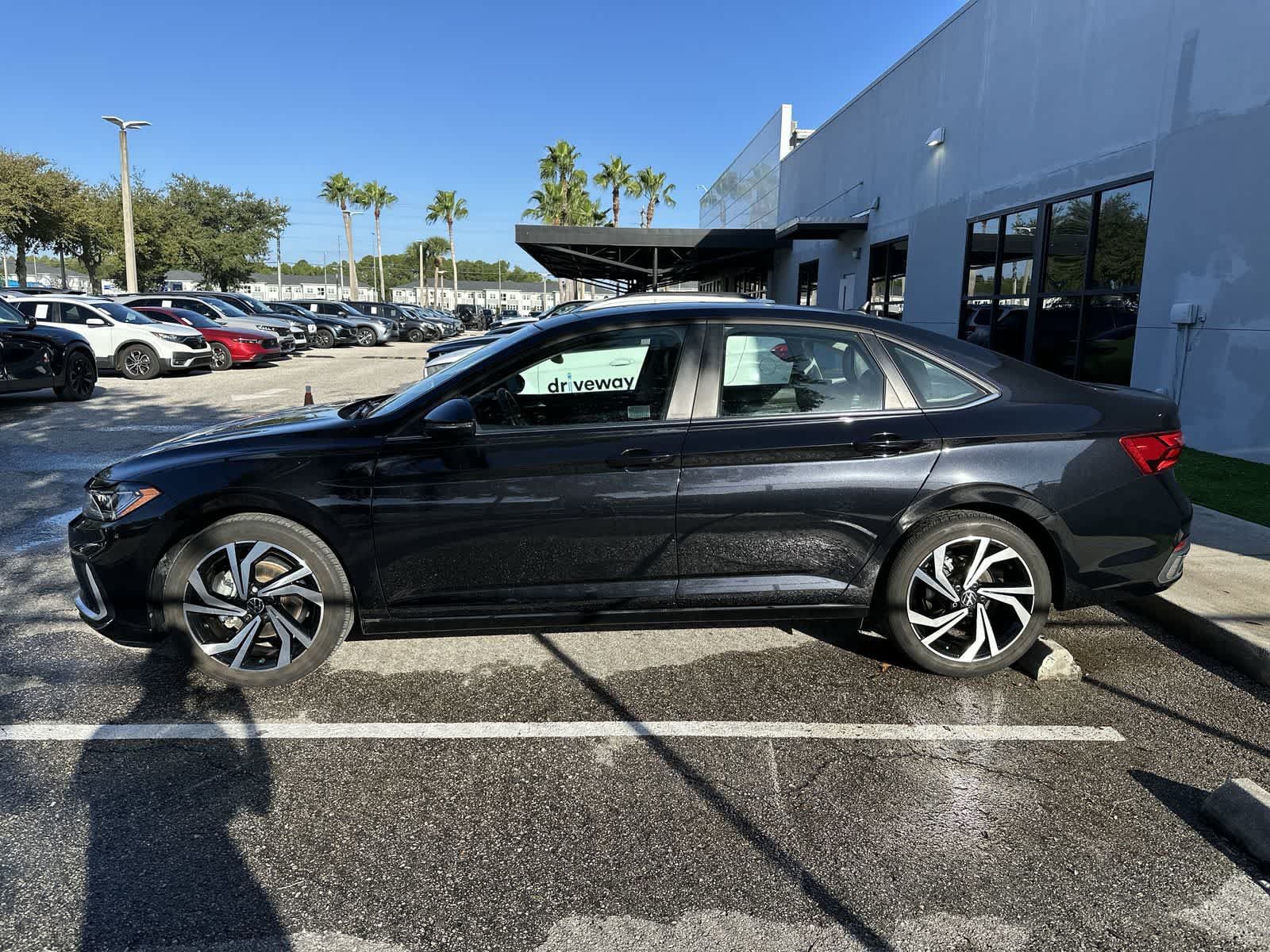 Used 2025 Volkswagen Jetta SEL FWD image 5