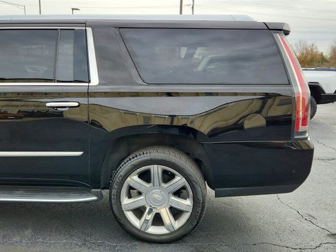 Used 2018 Cadillac Escalade ESV Luxury AWD/4WD image 5
