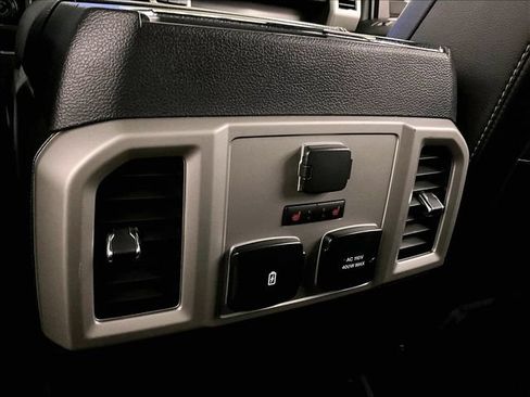 Used 2020 Ford F150 Lariat w/ Equipment Group 502A Luxury AWD/4WD image 32