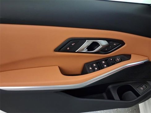 Used 2025 BMW 330i xDrive 330i xDrive w/ Premium Package image 19