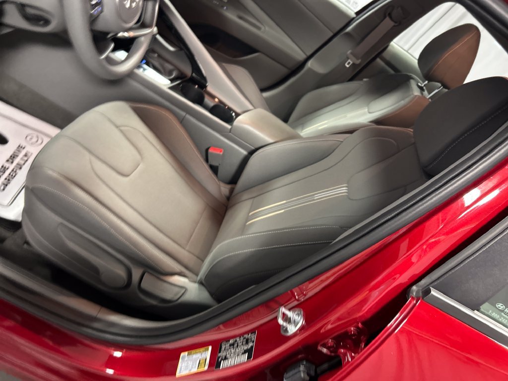 Used 2025 Hyundai Elantra Hybrid FWD image 10