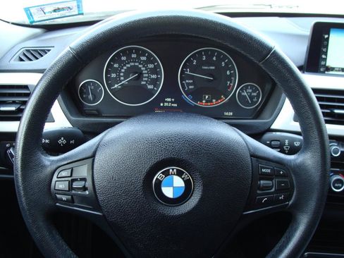 Used 2017 BMW 320i xDrive Sedan AWD/4WD image 30