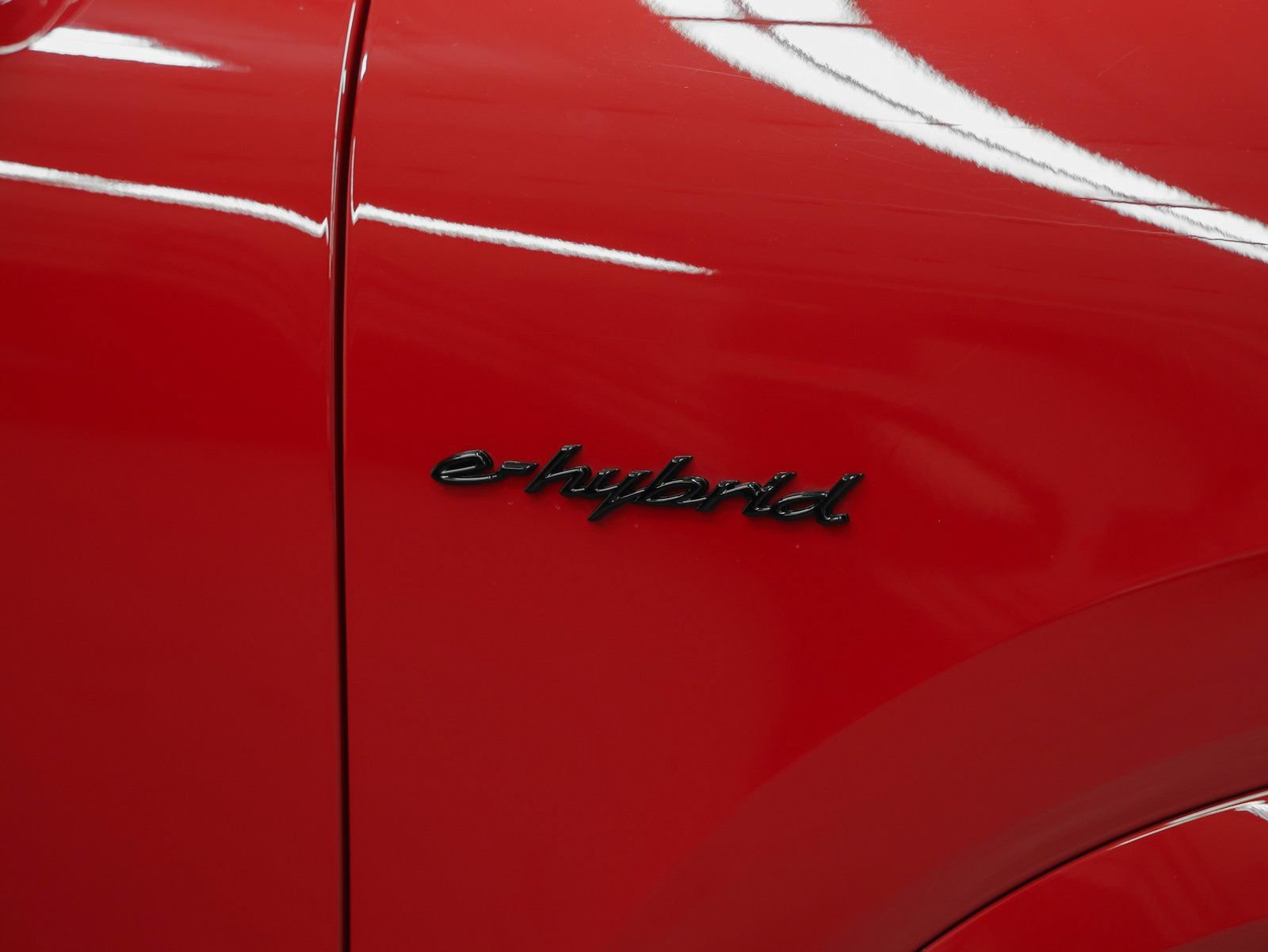 Certified 2025 Porsche Cayenne E-Hybrid AWD/4WD image 15