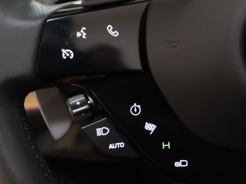 Used 2022 Ferrari SF90 Spider image 28