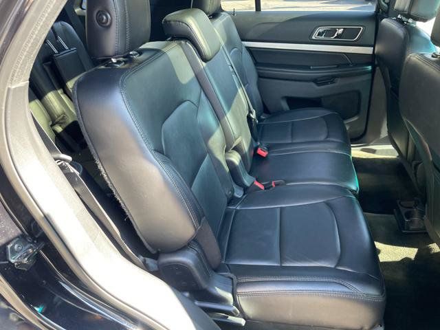 Used 2017 Ford Explorer XLT w/ Equipment Group 202A AWD/4WD image 27