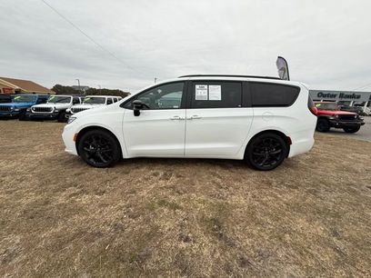Used 2025 Chrysler Pacifica Limited