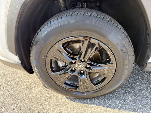 Certified 2025 Toyota RAV4 XLE FWD image 20