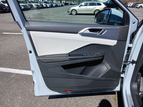 New 2026 Volkswagen Taos SE FWD image 10