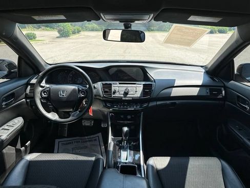 Used 2017 Honda Accord Sport image 10