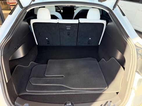 Used 2021 Tesla Model Y Long Range image 18