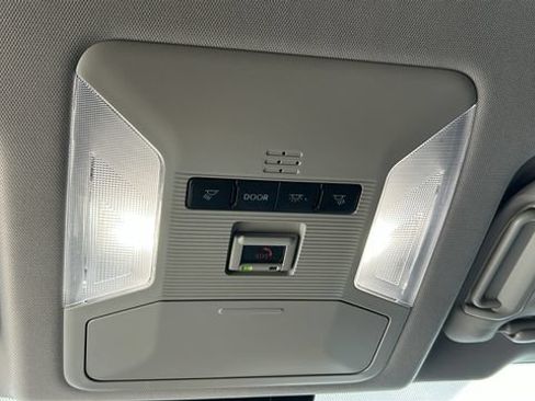 Used 2025 Toyota RAV4 XLE FWD image 24