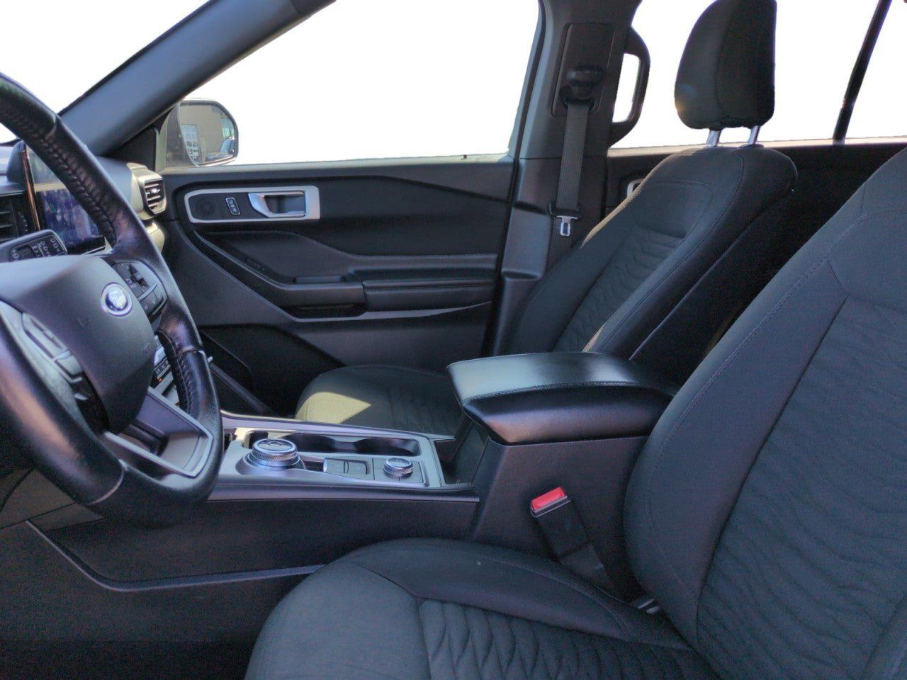 Used 2020 Ford Explorer XLT w/ Comfort Package AWD/4WD image 14