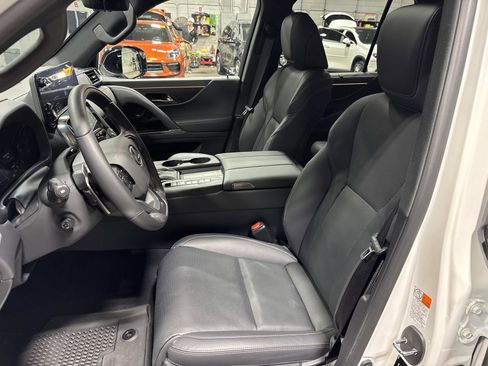 Certified 2025 Lexus LX 700h Luxury image 22
