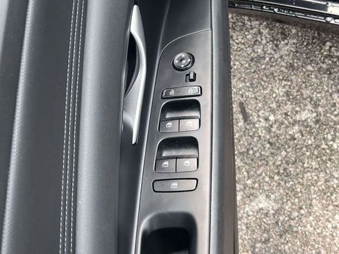 Used 2025 Hyundai Elantra Limited FWD image 13