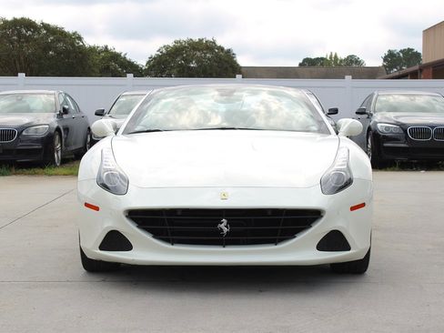 Used 2015 Ferrari California T image 2