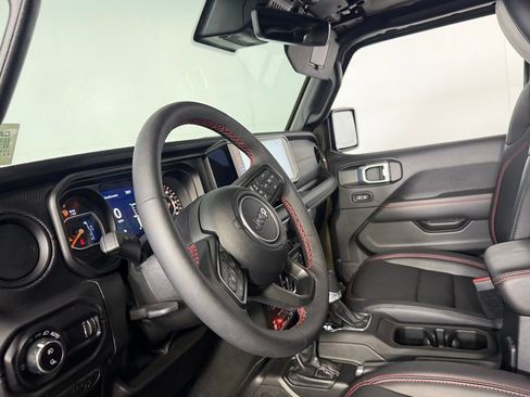 Certified 2025 Jeep Gladiator Rubicon AWD/4WD image 21