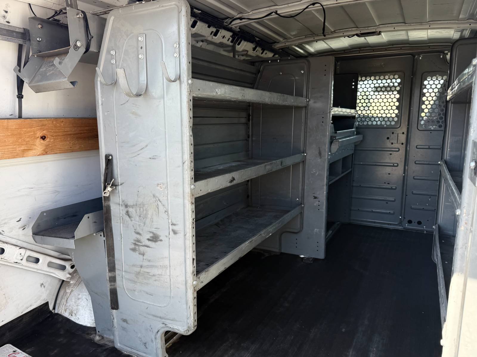 Used 2016 Chevrolet Express 2500 RWD image 39
