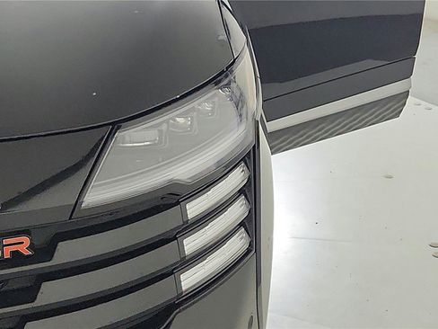Certified 2025 Nissan Kicks SR FWD image 31