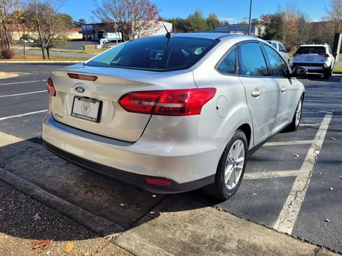Used 2017 Ford Focus SE FWD image 7