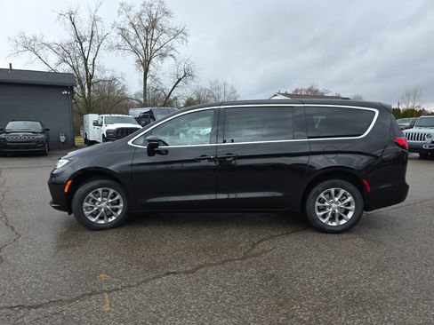 New 2026 Chrysler Pacifica Select image 20