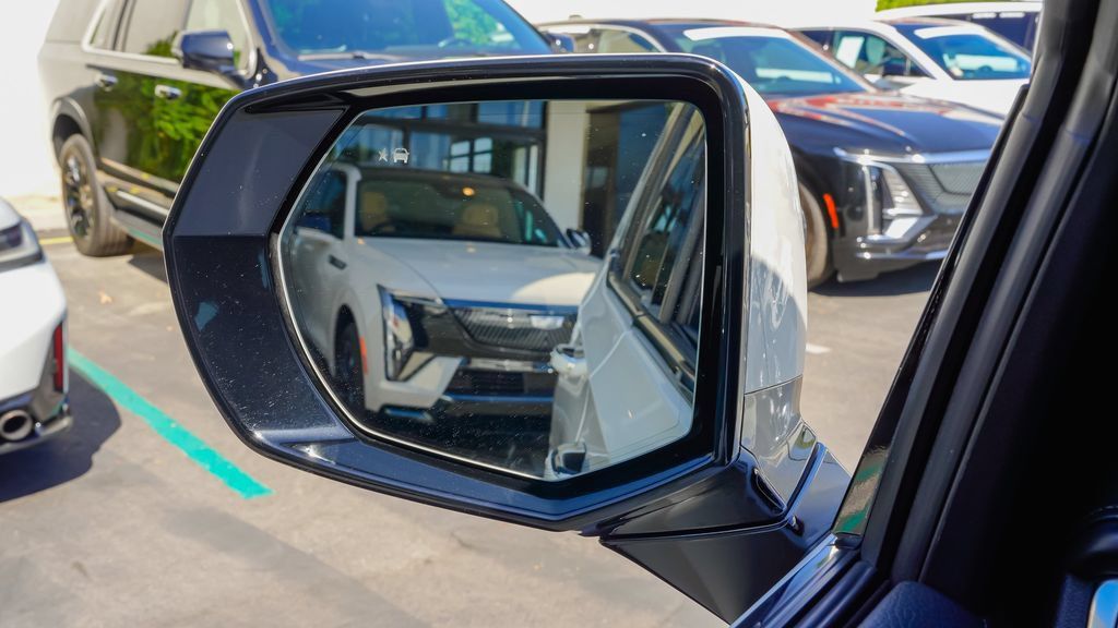Used 2023 GMC Yukon Denali RWD image 18