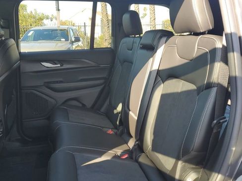 New 2025 Jeep Grand Cherokee Altitude image 14