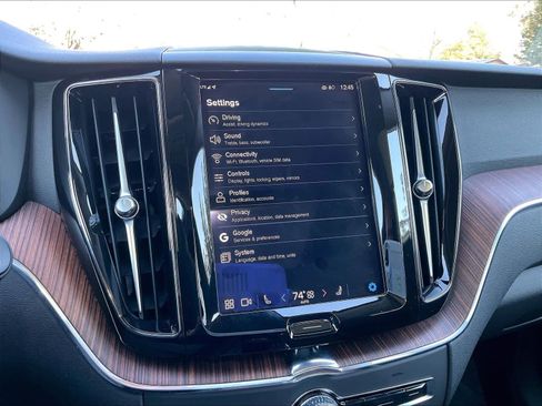 Used 2023 Volvo XC60 T8 Plus image 38