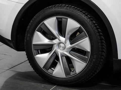 Used 2023 Tesla Model Y Long Range AWD/4WD image 50