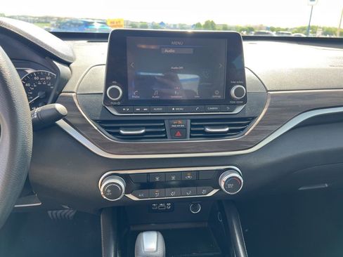 Used 2023 Nissan Altima 2.5 SV FWD image 14