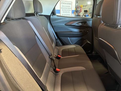 Used 2025 Chevrolet TrailBlazer LT AWD/4WD image 27