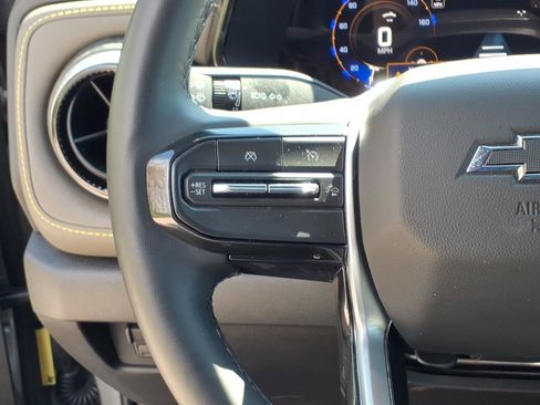 Used 2025 Chevrolet Colorado ZR2 w/ Technology Package AWD/4WD image 17