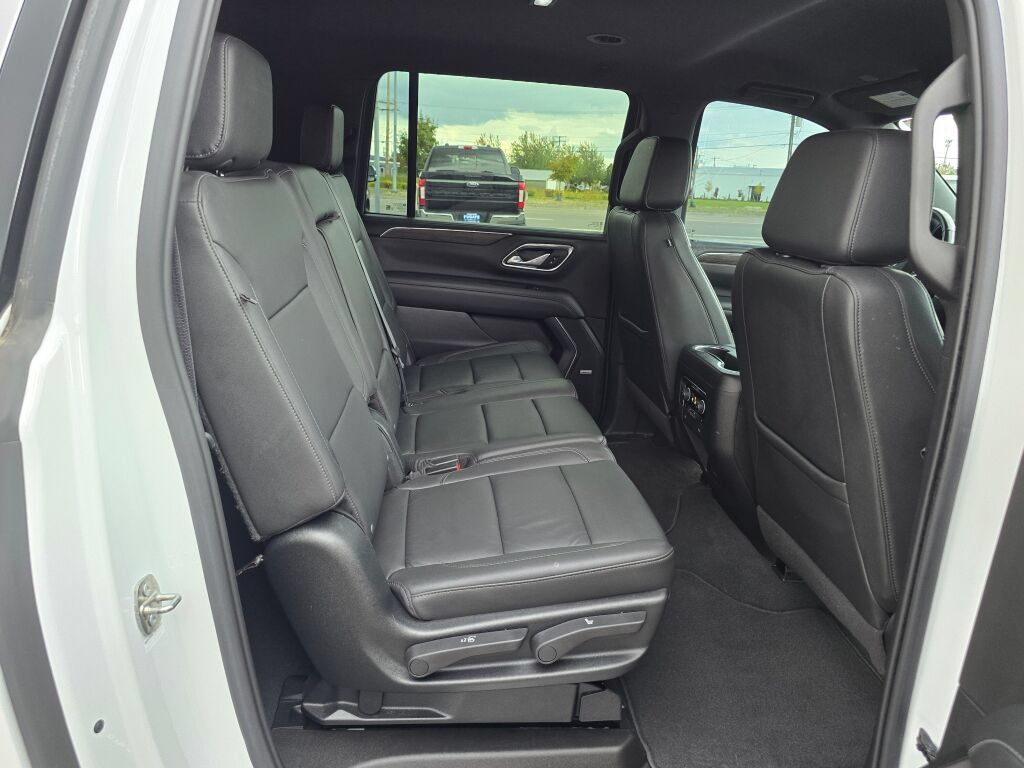 Used 2022 Chevrolet Suburban LT w/ Luxury Package AWD/4WD image 13