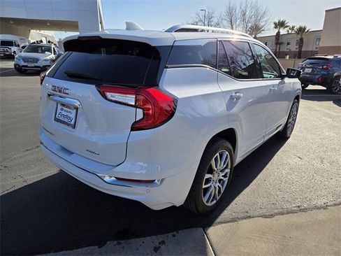 Used 2023 GMC Terrain Denali image 4