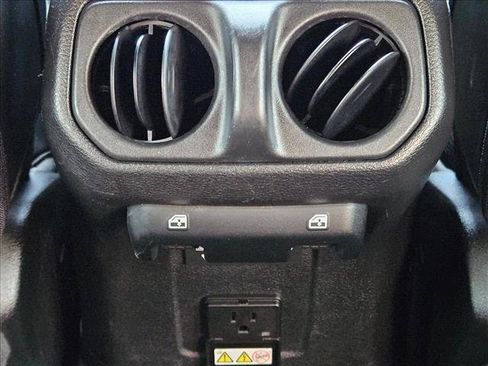 Used 2023 Jeep Wrangler Unlimited Sahara AWD/4WD image 17