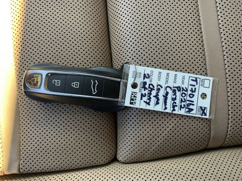 Used 2022 Porsche Cayenne Platinum Edition image 37