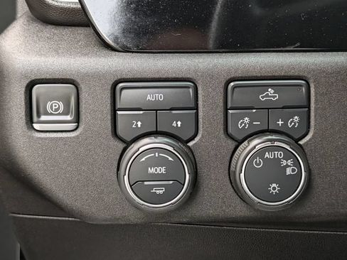 Used 2025 Chevrolet Silverado 1500 LT AWD/4WD image 21
