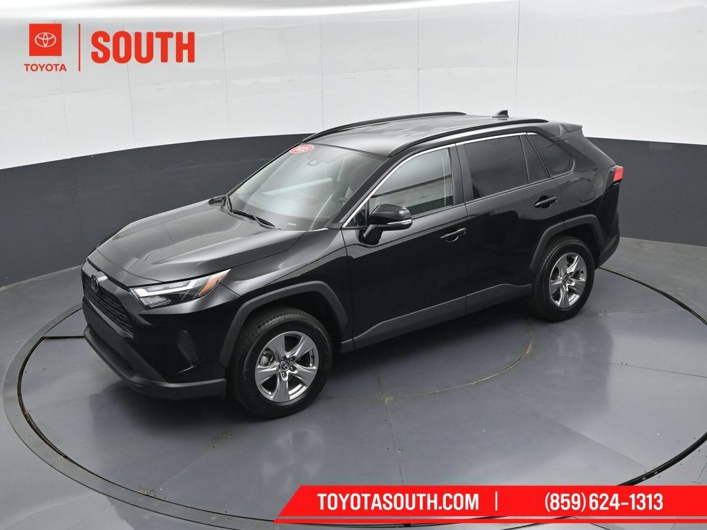 Used 2025 Toyota RAV4 XLE AWD/4WD image 47