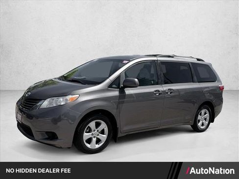 Used 2015 Toyota Sienna LE FWD image 1