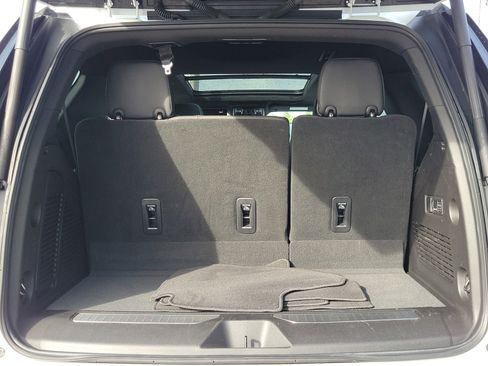 Used 2023 Chevrolet Tahoe Premier w/ Premium Package image 18