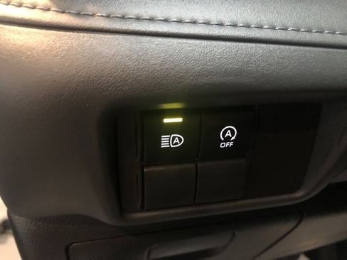 Used 2023 Toyota Highlander L image 13