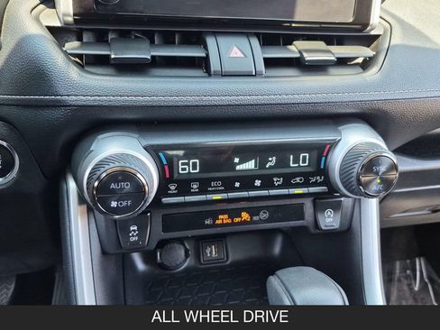 Used 2025 Toyota RAV4 XLE AWD/4WD image 22