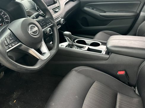 Used 2024 Nissan Altima 2.5 SV image 12
