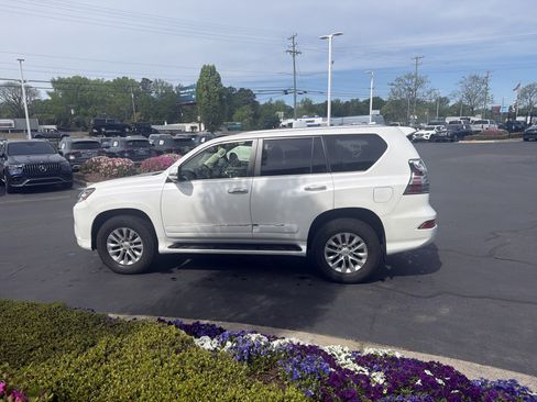 Used 2018 Lexus GX 460 Premium w/ Premium Package image 5