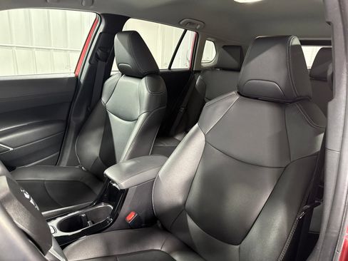 Used 2025 Toyota Corolla Cross XLE FWD image 20