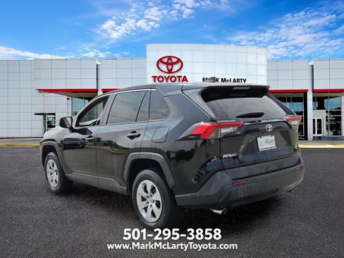 Used 2022 Toyota RAV4 LE AWD/4WD image 3