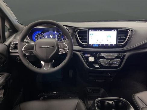 New 2026 Chrysler Pacifica Select image 5